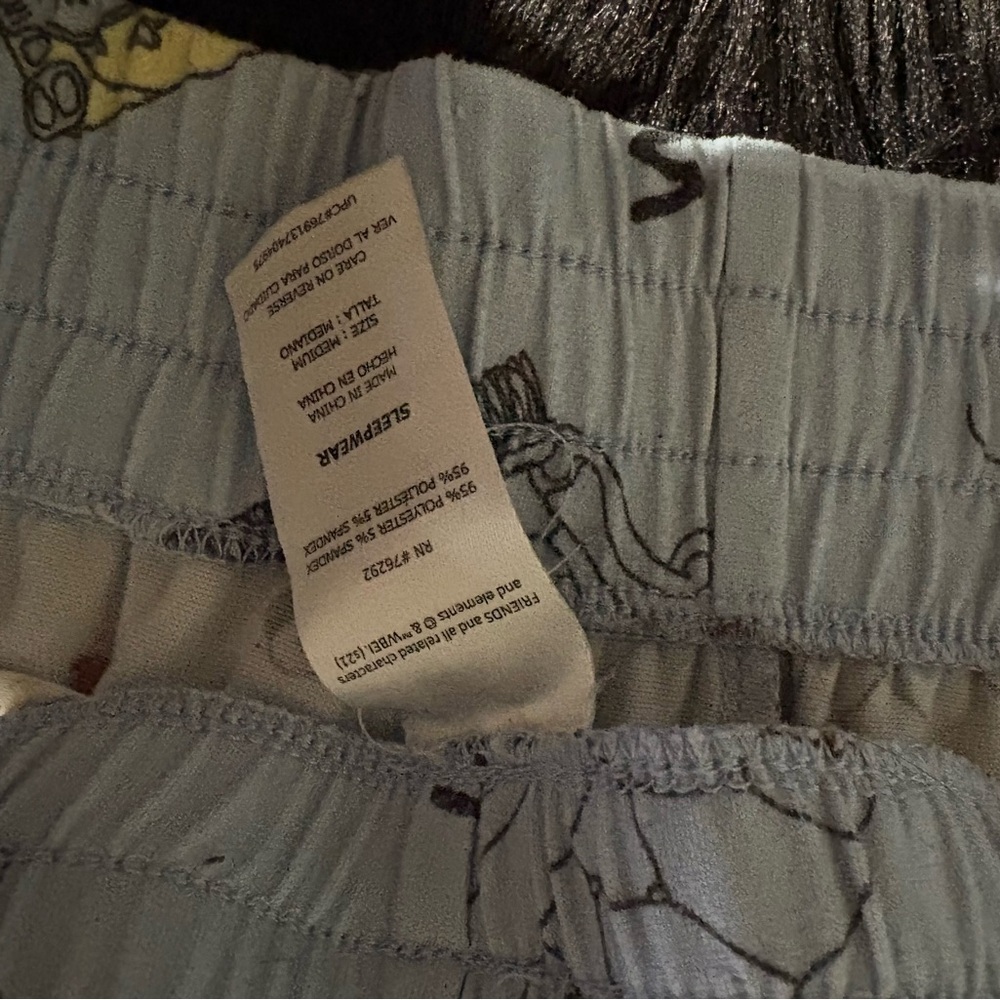 FRIENDS Pajama shorty shorts and matching red tank top - Picture 5 of 5